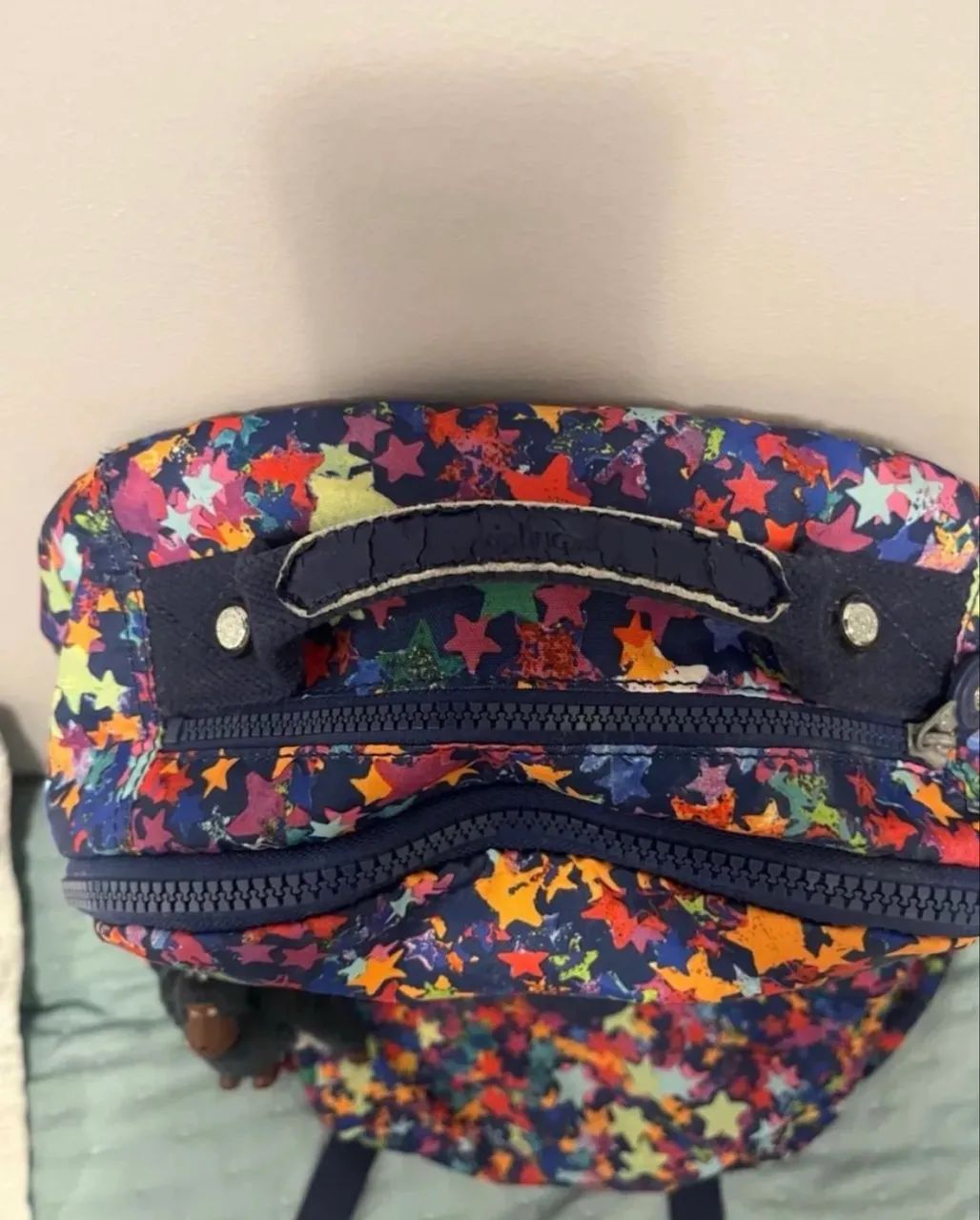 Conjunto Mochila e Estojo Kipling Estrelas Coloridas - Foto 5