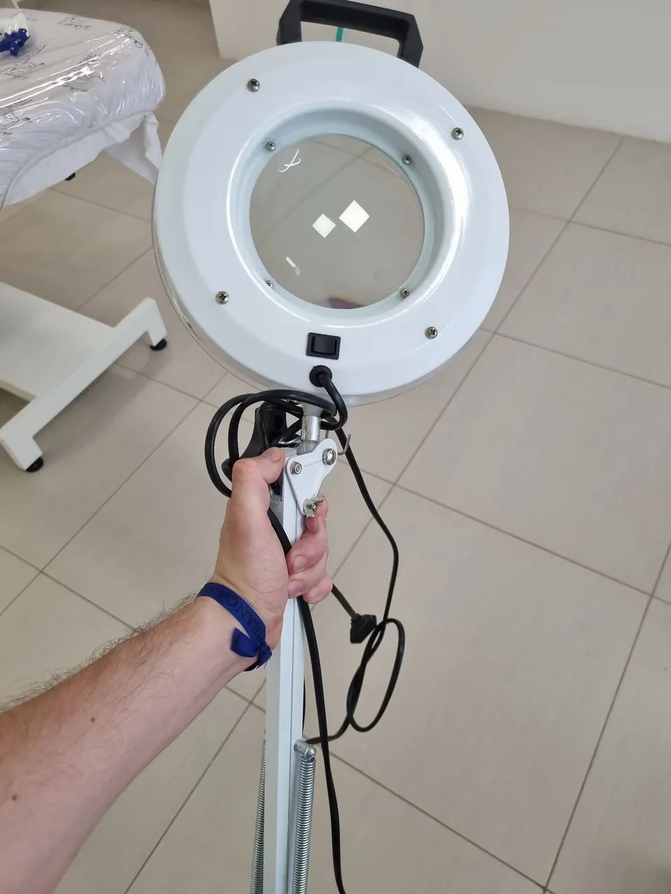 Lupa com fixador para consultório- Nova
