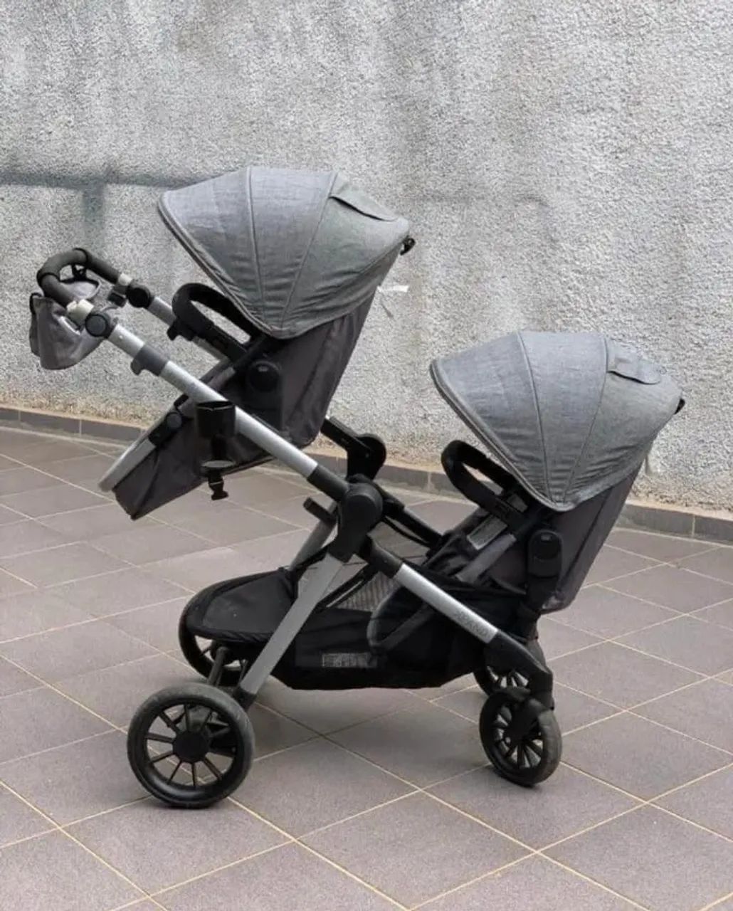 Carrinho de gêmeos com bebê conforto evenflo  - Foto 4