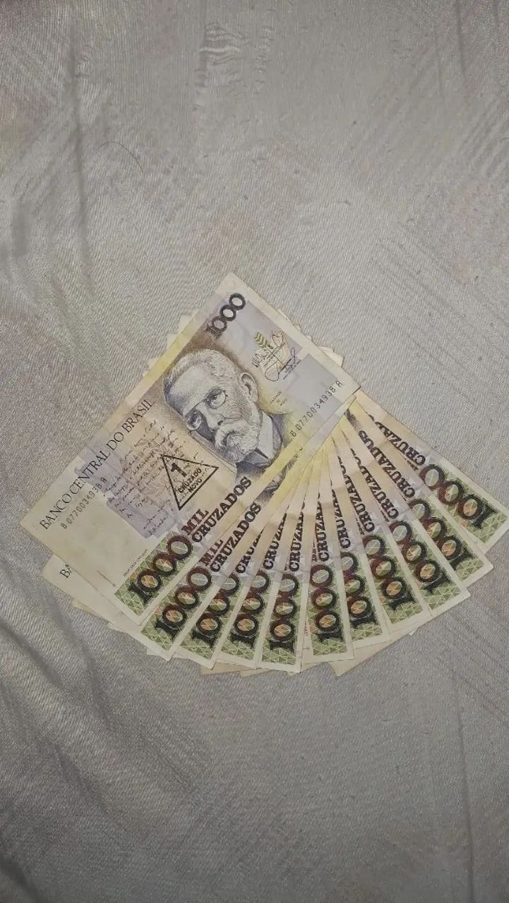 OLD BANKNOTES IN GOOD CONDITION.