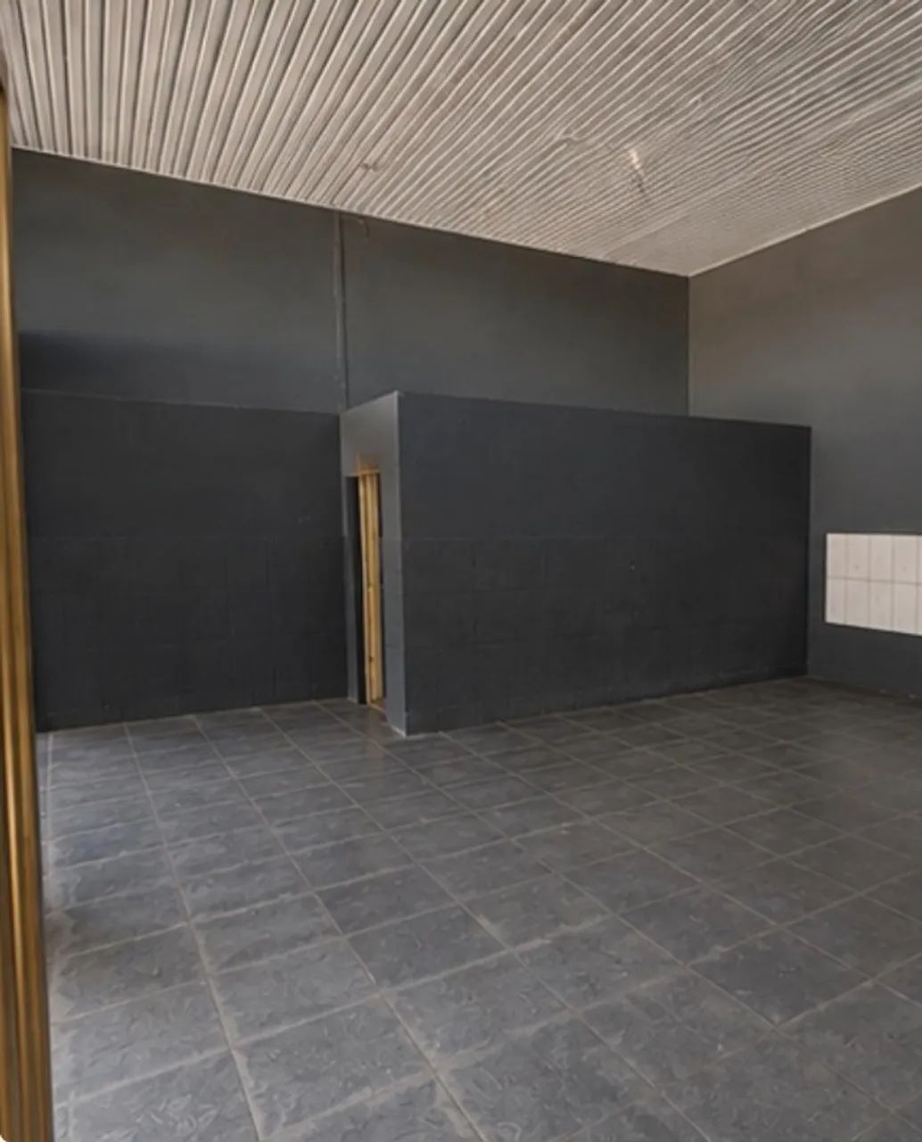 GALPÃO COM 400M2, BANHEIROS E DIVISÃO INTERNA ARA ALUGUEL. PROXIMO À AV ALFREDO NASSER - Foto 6