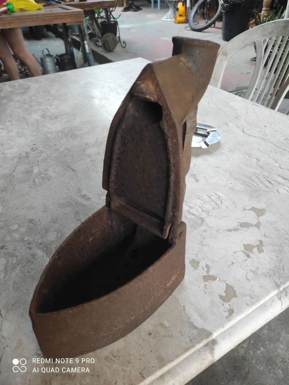 Ferro de passar roupas antigo,brasa:
