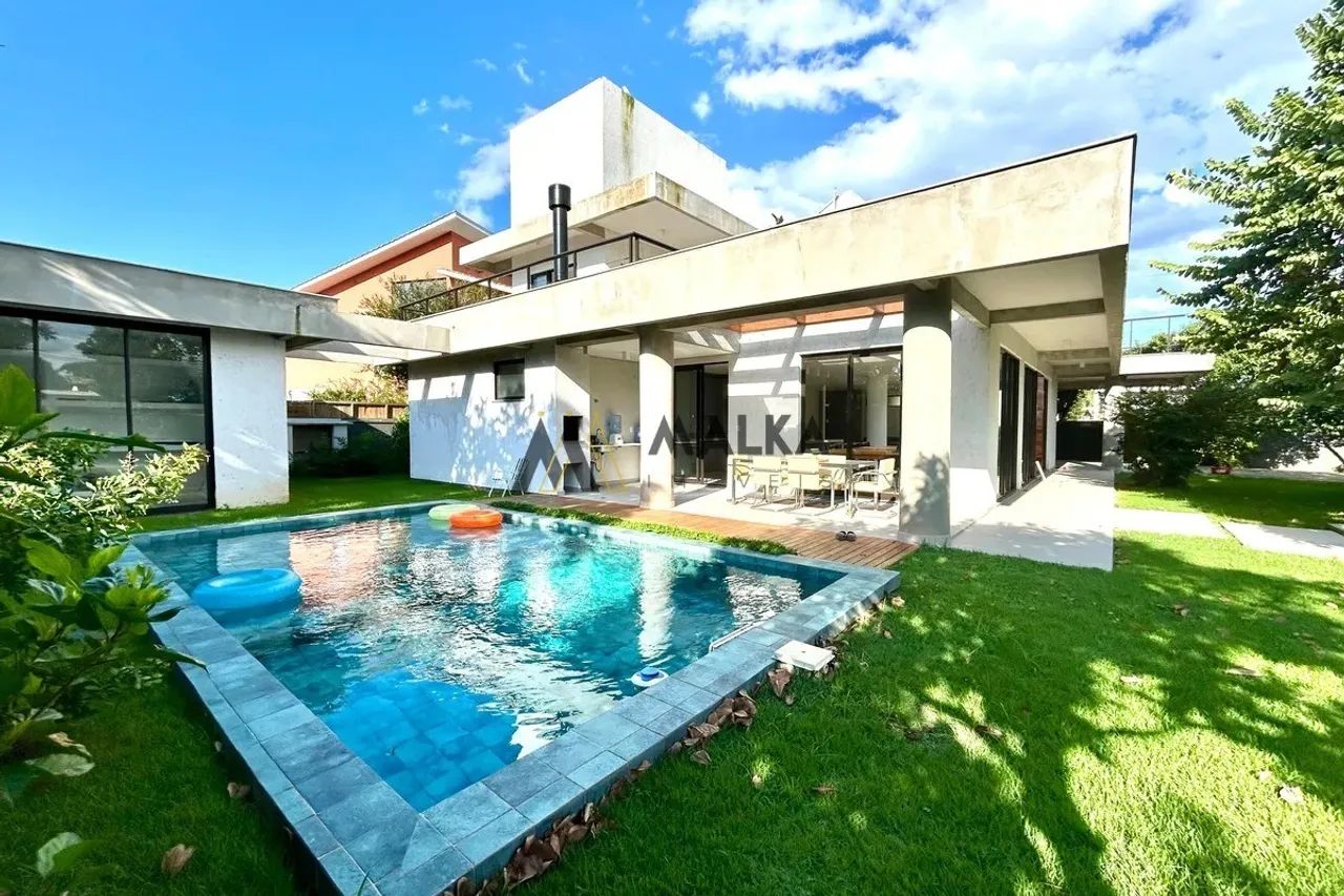 Casa para Locação em Florianópolis / SC no bairro Campeche