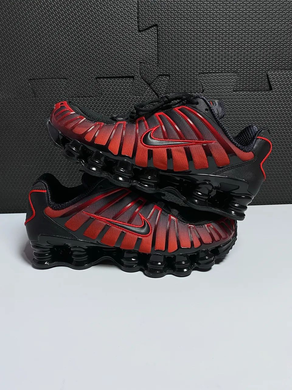 Nike Shox TL 'Black University Red Gradient' - Foto 2