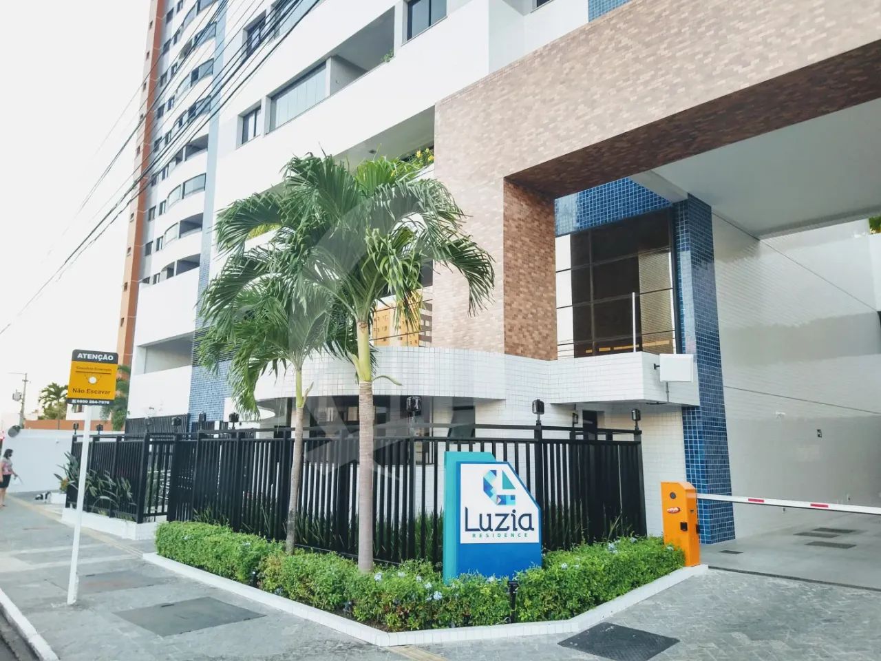 Apartamento à venda no Luzia Residence com suíte, varanda e lazer completo