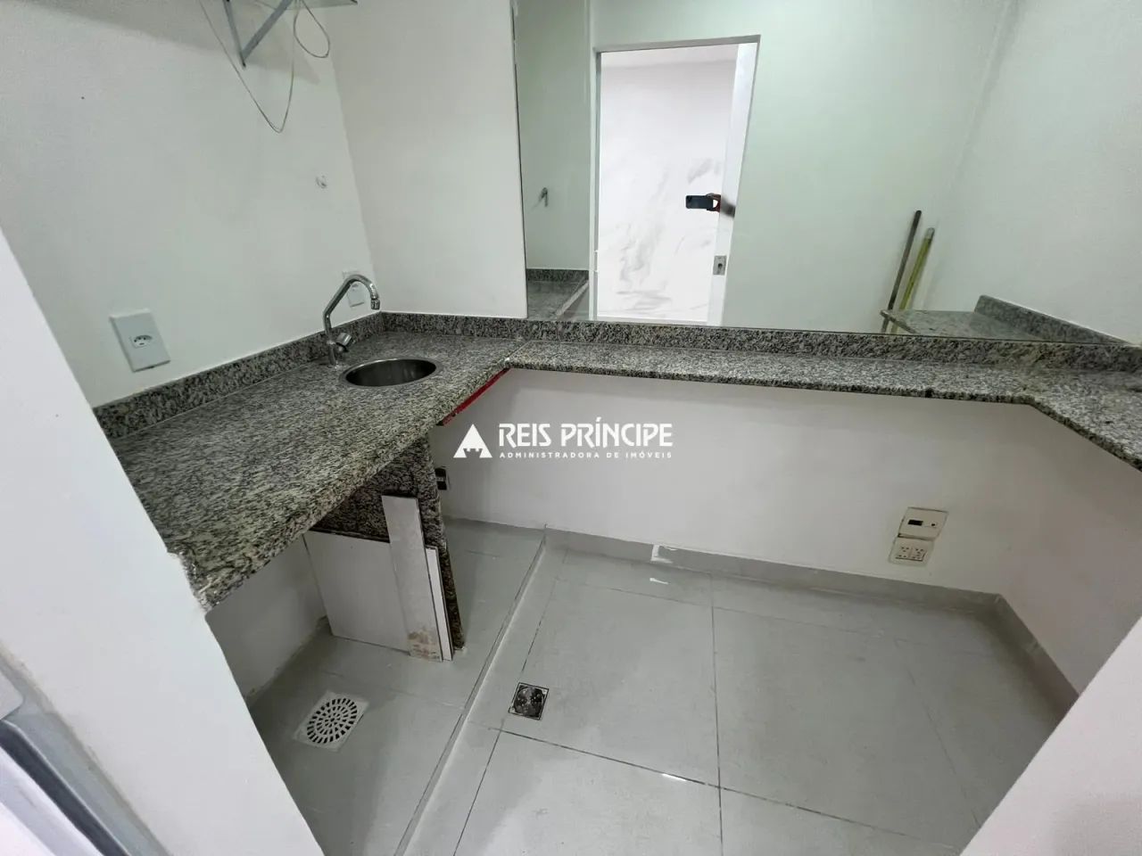 SALA COM 40M² PARA LOCAÇÃO E VENDA EM COPACABANA
