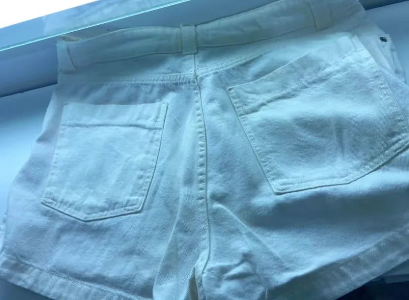 Short saia jeans Tamanho : 44 Cor: Branco / Off WHITE - Foto 3