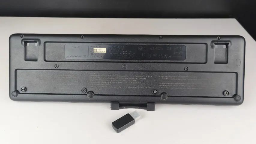 Teclado Logitech sem fio K220 ABNT2 - Foto 2