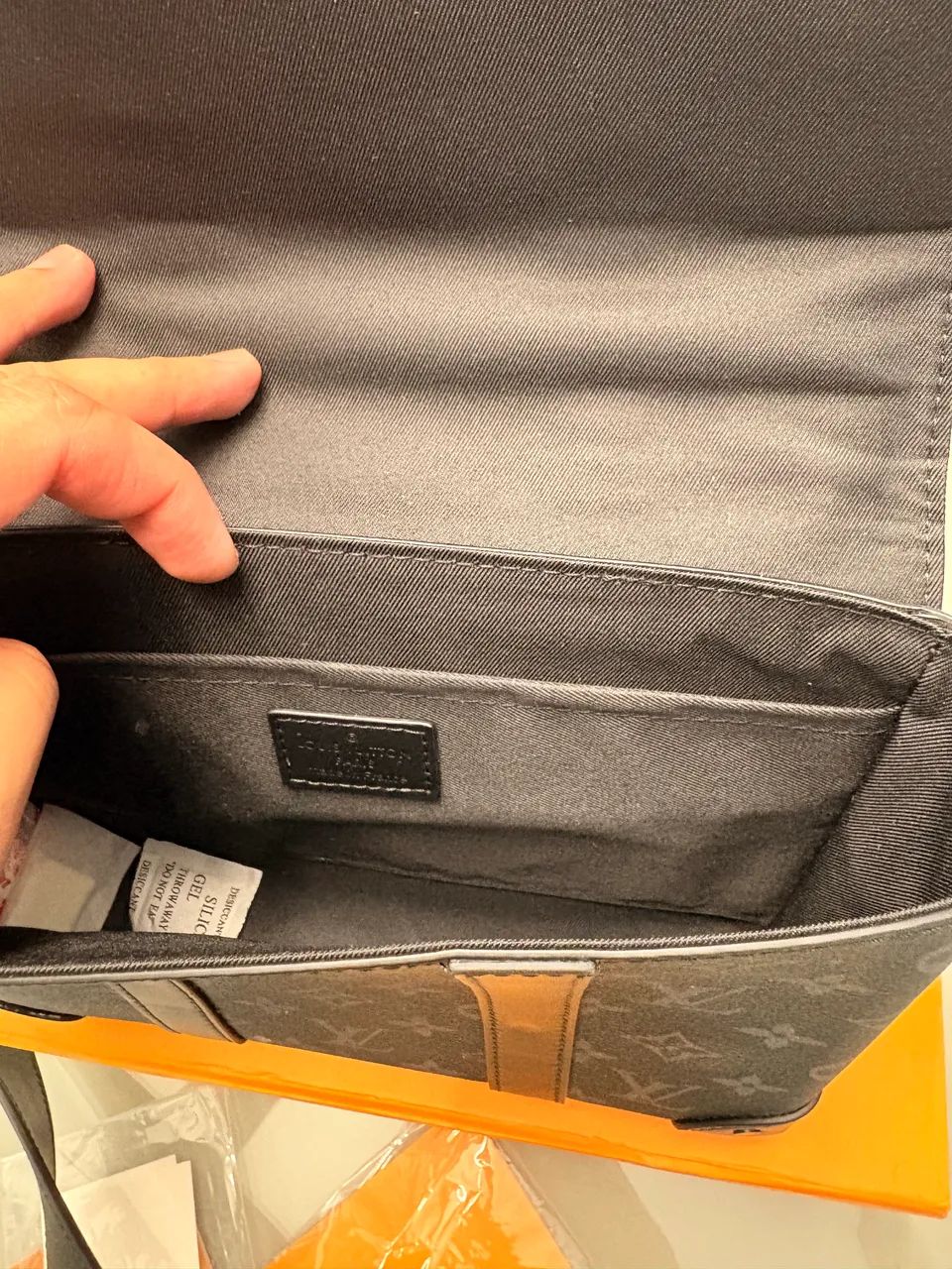 Shoulder Bag Estilo LV Monogram Eclipse - Preta | Excelente Esta - Foto 5