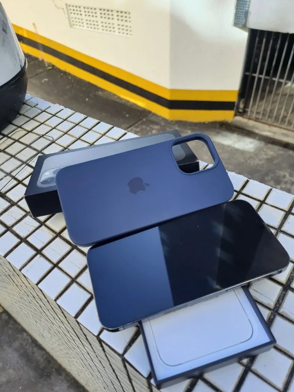Iphone 13 pro max 128GB na caixa com capa e cabo - Foto 2