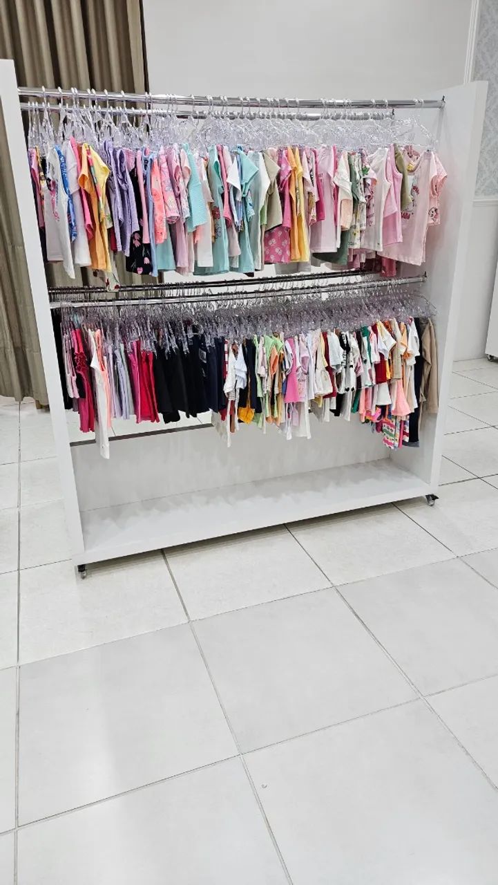 Móvel expositor central para loja de roupas - Foto 2