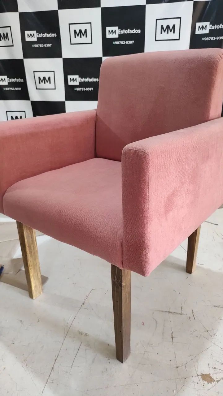 Poltrona decorativa pés de madeira maciça  - Foto 5