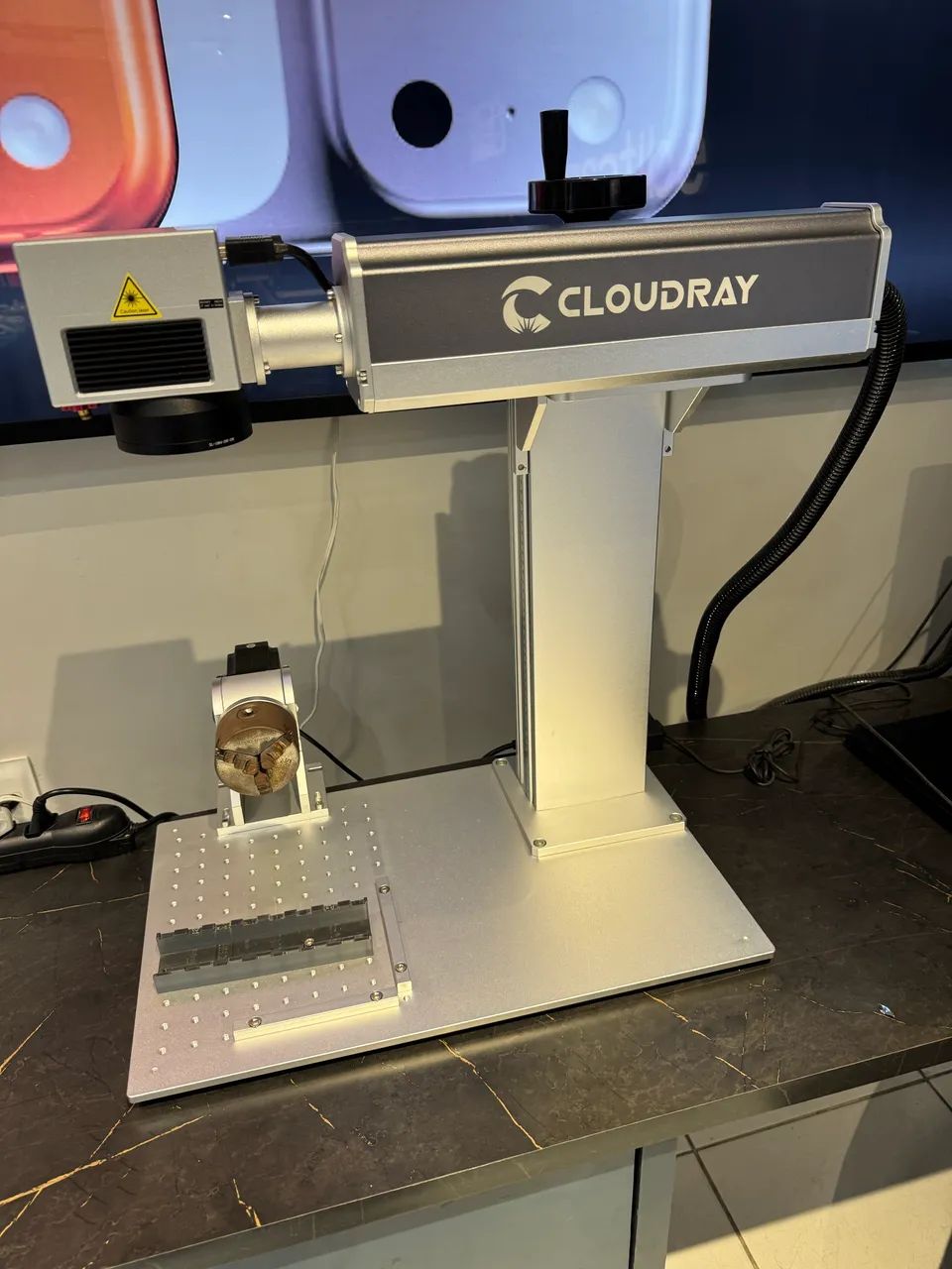 Máquina de gravação a Laser 30W Seminova