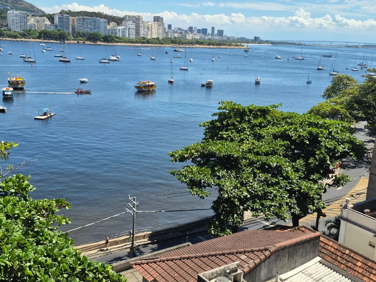 EXCELENTE COBERTURA TRIPLEX DE 4 SUITES COM 4 VAGAS NA URCA - Foto 3
