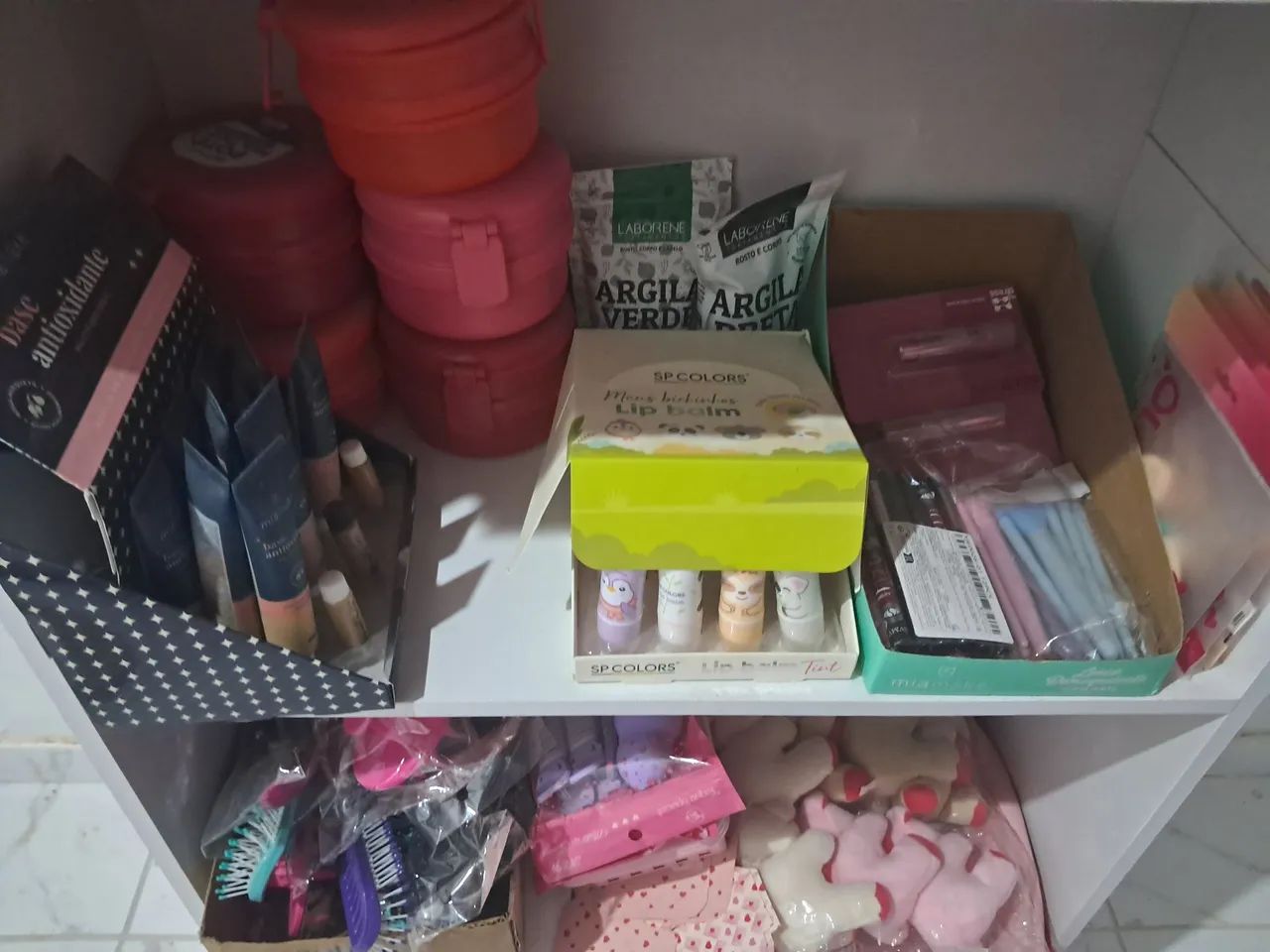 Vendendo um estoque de maquiagem e acessórios 