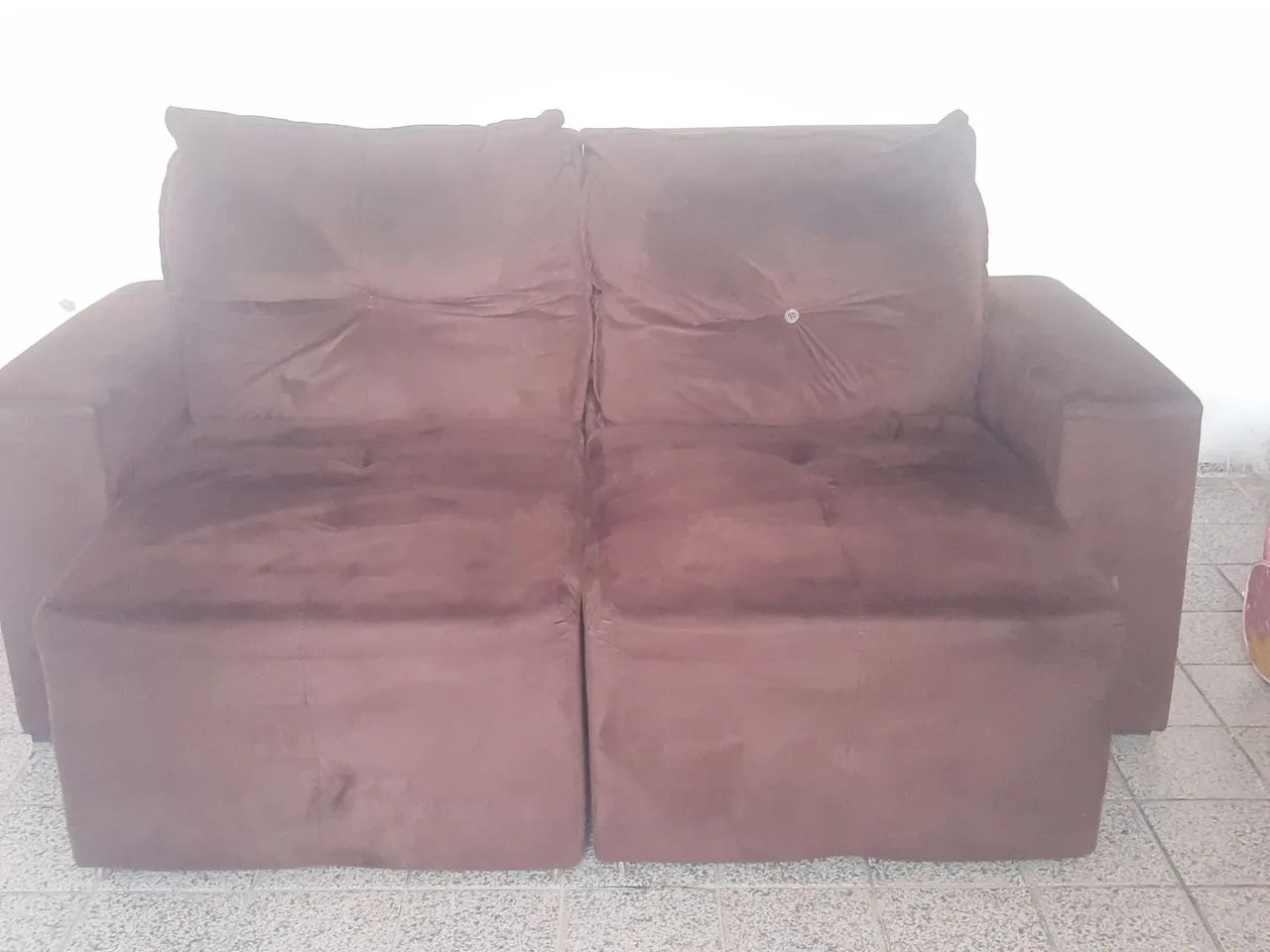 Sofá Retrátil 2 lugares marrom - Conservado - Foto 2