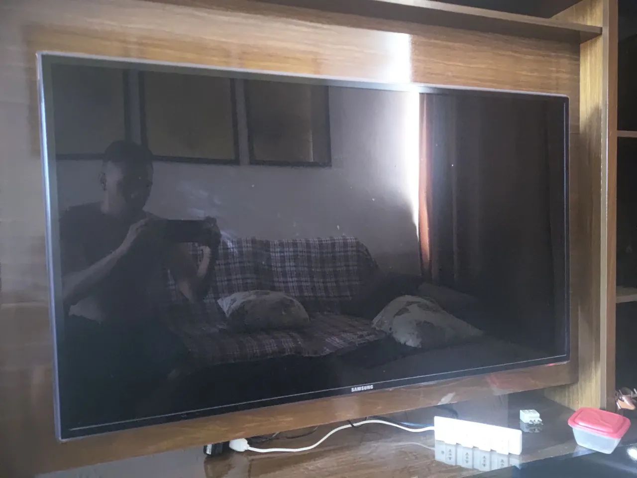 TV Samsung 47 Polegadas - Funcionando, com Detalhes na Imagem e no Som<br>