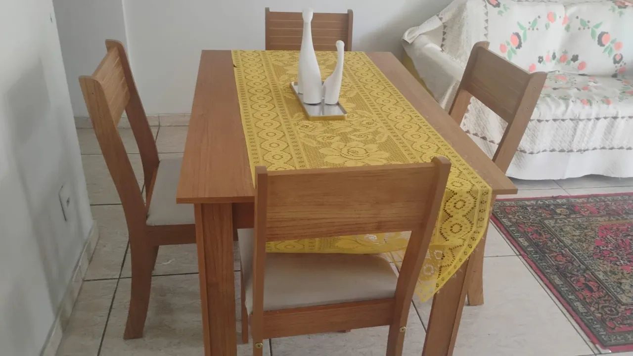 Mesa com 4 cadeiras  - Foto 2