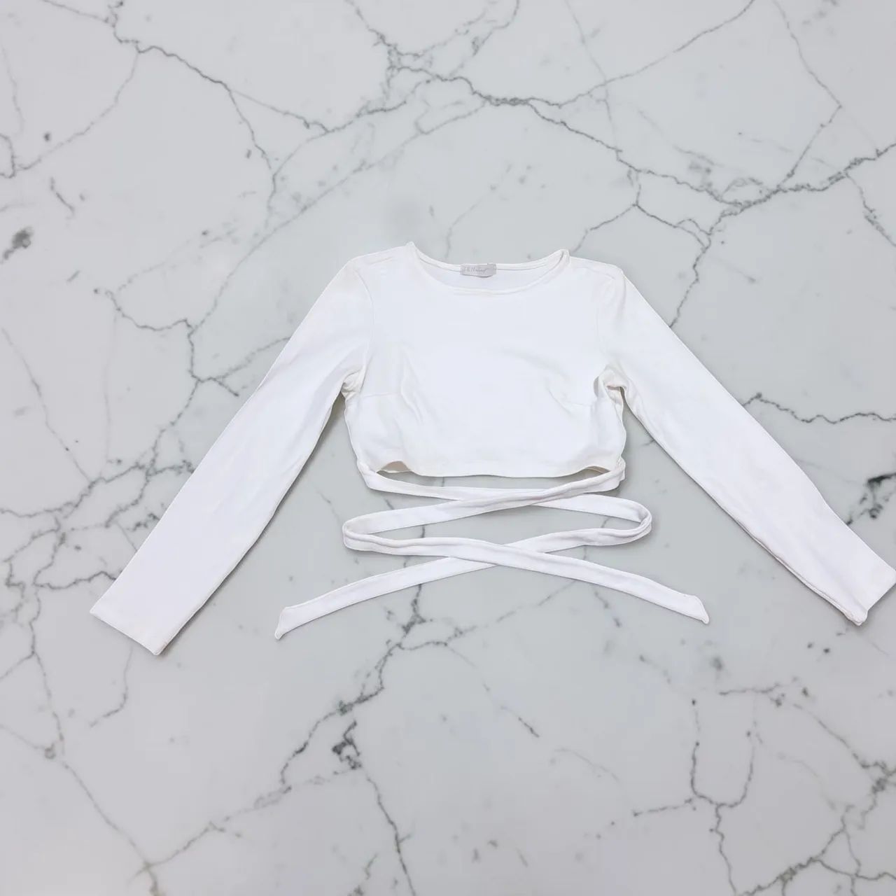 Blusa Manga Longa Faixa Transpassada Off White P - Foto 2