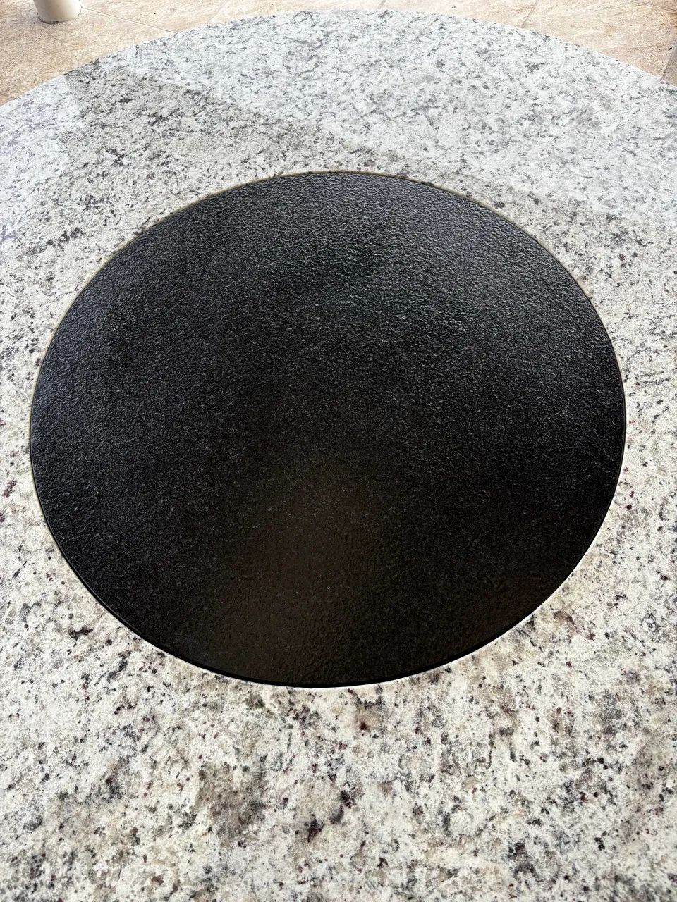 Mesa em granito 