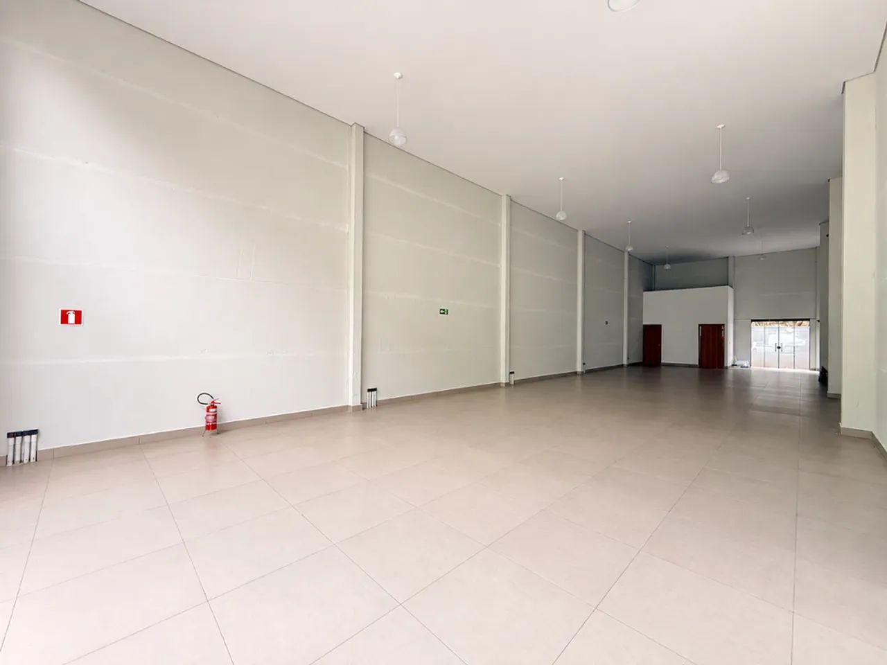 Sala para alugar em Maringá, Zona 05, com 187.38 m² - Foto 2