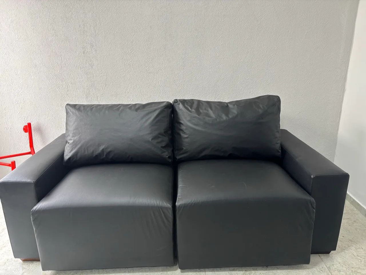 SOFÁ RETRÁTIL 2 LUGARES REFORMADO - COURO EXCELENTE ESTADO - Foto 3