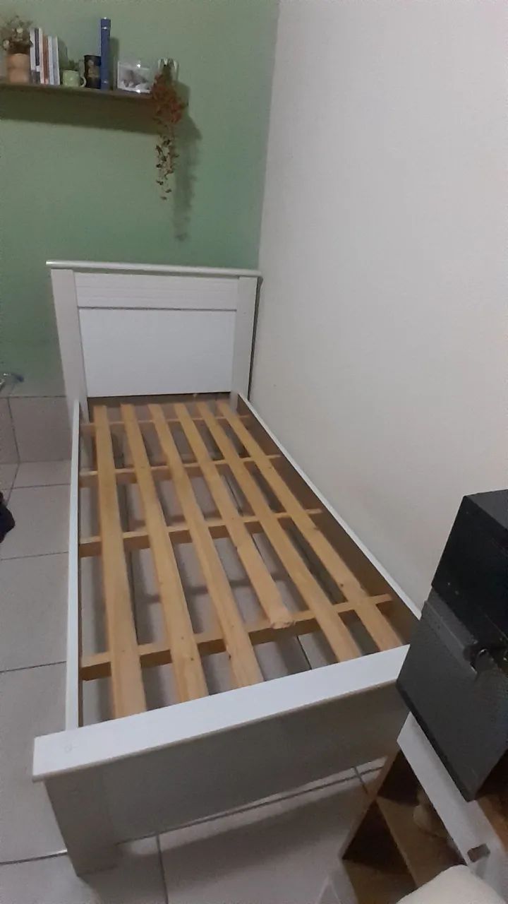 Cama de solteiro branca de madeira maciça  - Foto 2