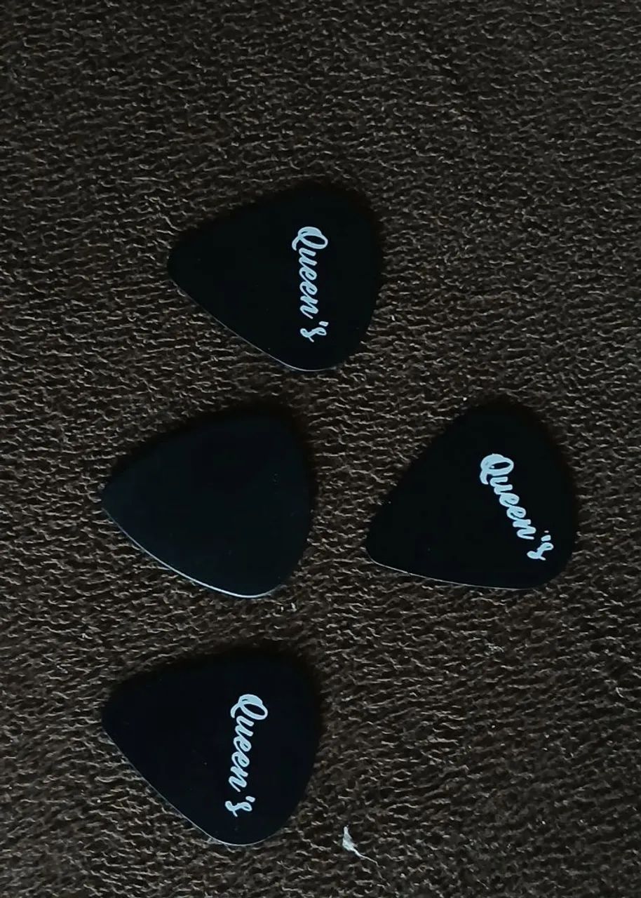 Guitarra Vermelha e Branca - Semi Nova - Foto 4