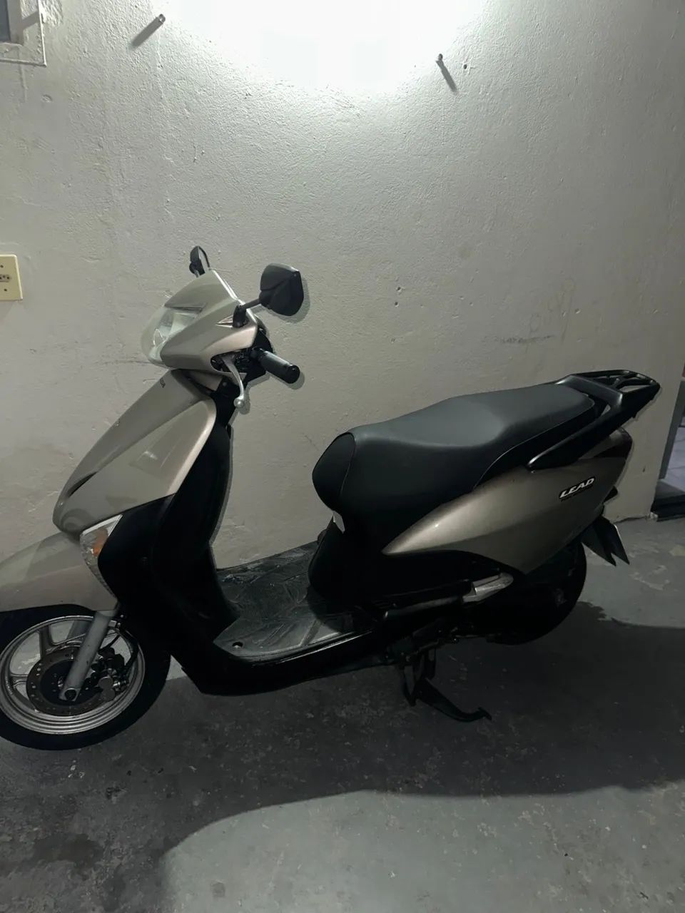 Lead 110 zero bala recém revisada motor elétrico e embreagem nova  - Foto 5