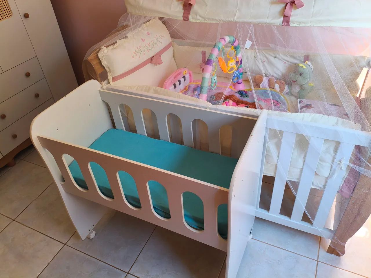 Vendo mini berço RN semi novo. - Foto 4