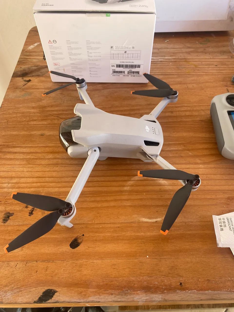 Drone DJI Mini 3 com display no controle - Foto 2