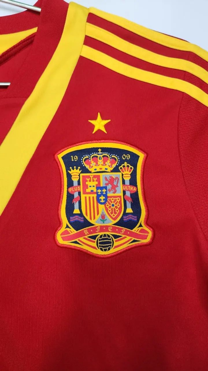 Camisa Espanha 2013 com Patch Copa 2010 - Foto 3