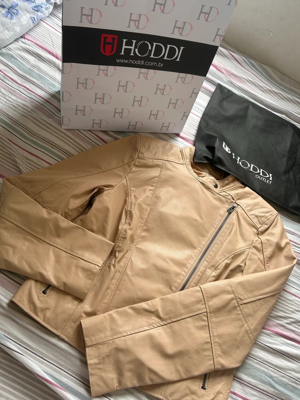 VENDO JAQUETA HODDI ( couro legítimo )