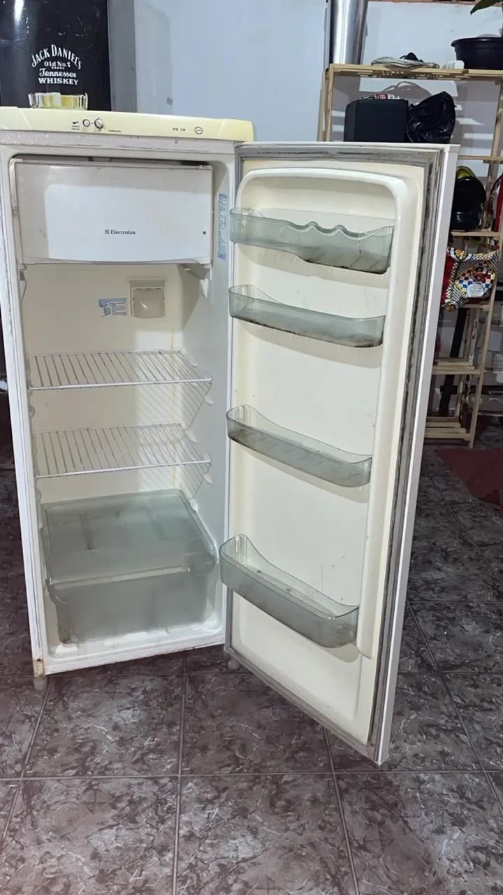 Geladeira Eletrolux 220v - Foto 2