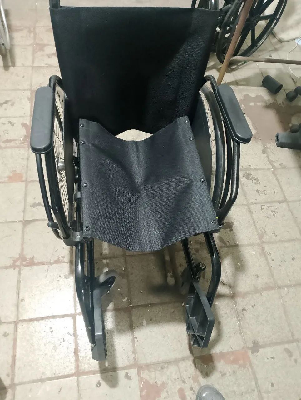 Vendo cadeira de rodas - Foto 2