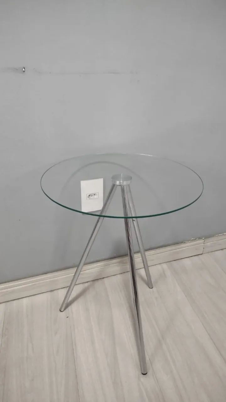 Mesa de Apoio / Centro Redonda com Tampo de Vidro e Pés Metálicos