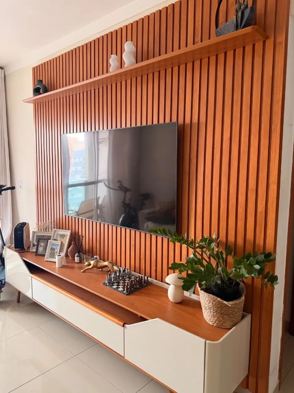 Painel ripado + rack 