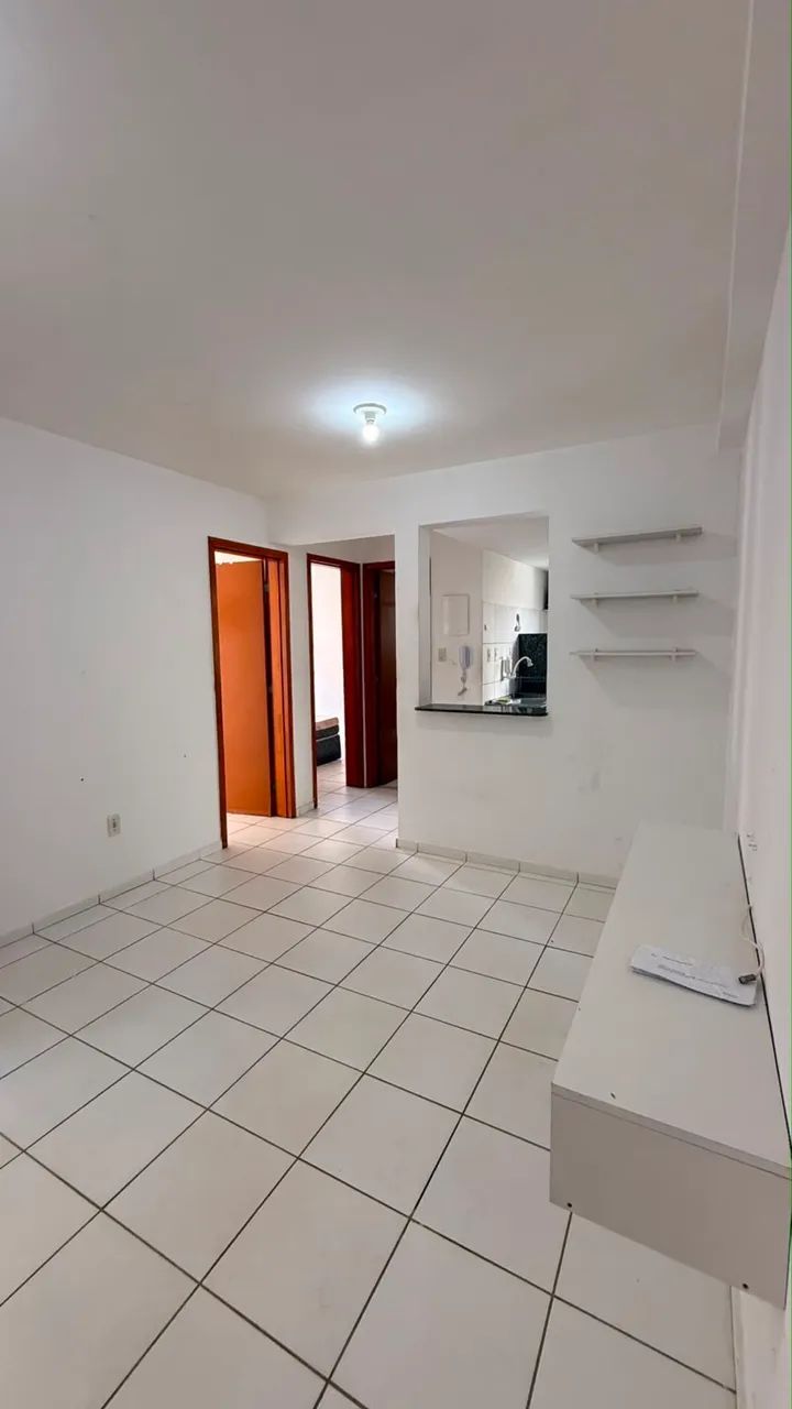 ALUGA-SE - APARTAMENTO COM 2 QUARTOS