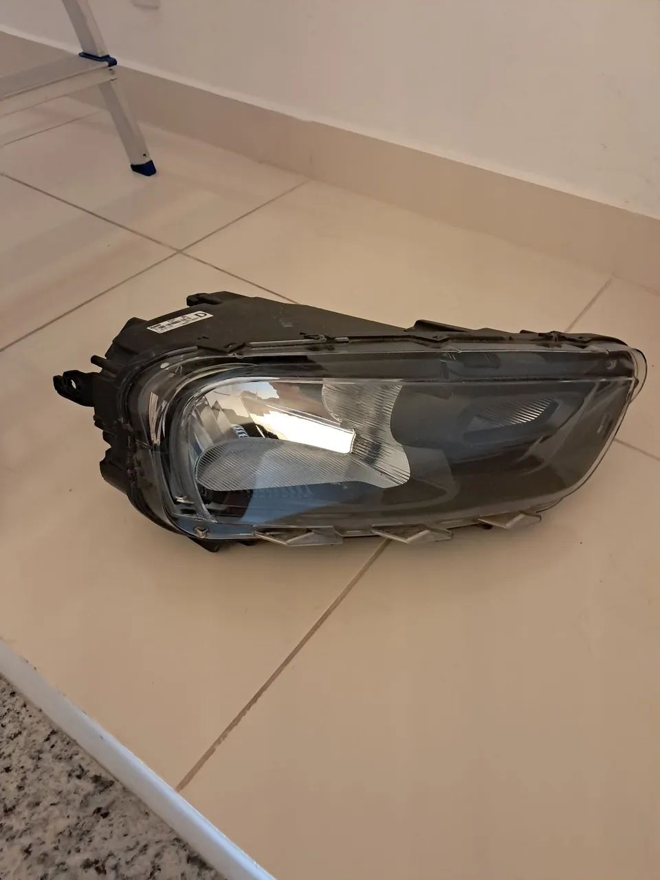 Farol direito Citroen C4 Cactus 