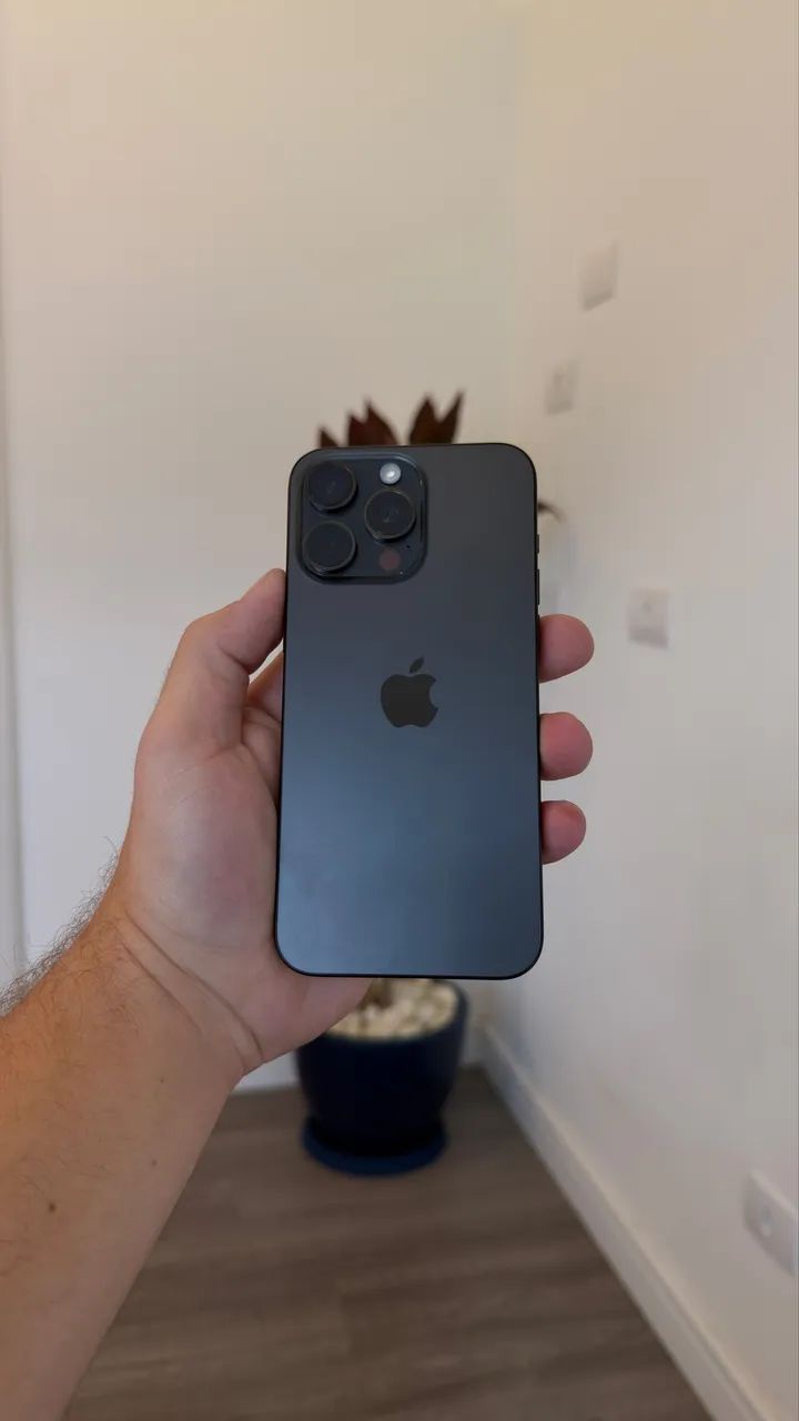 Iphone 15 pro max 256gb titanium preto  - Foto 4