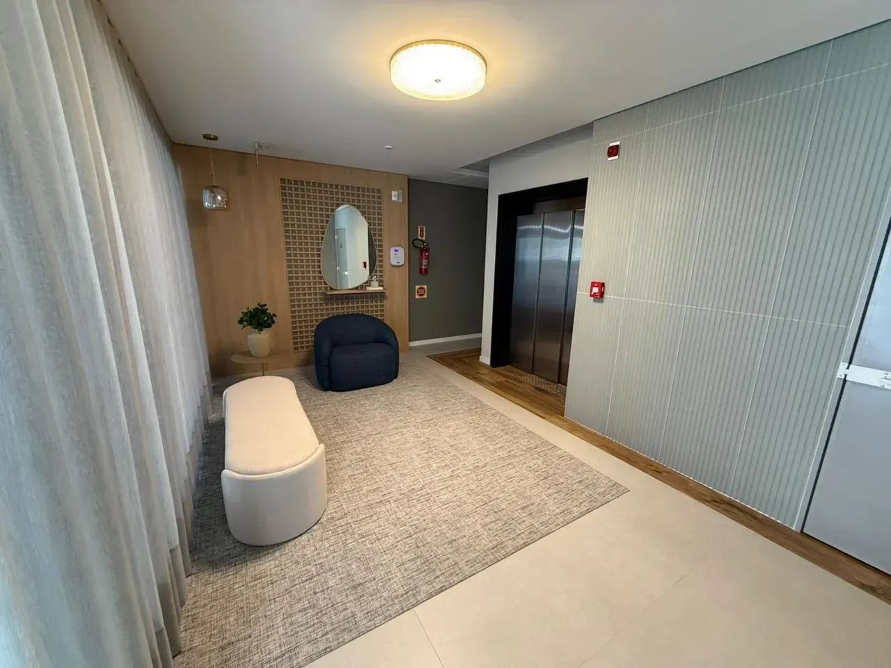 1 quarto 1 SUÍTE+LAVABO - MOBILIADO - Centro - Florianópolis - SC - Foto 3
