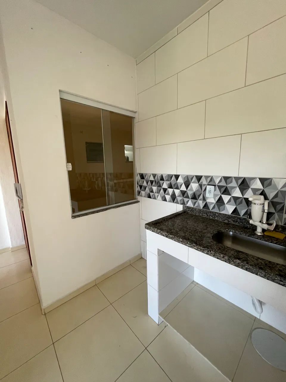 APARTAMENTO AMPLO DE 1 QUARTO
