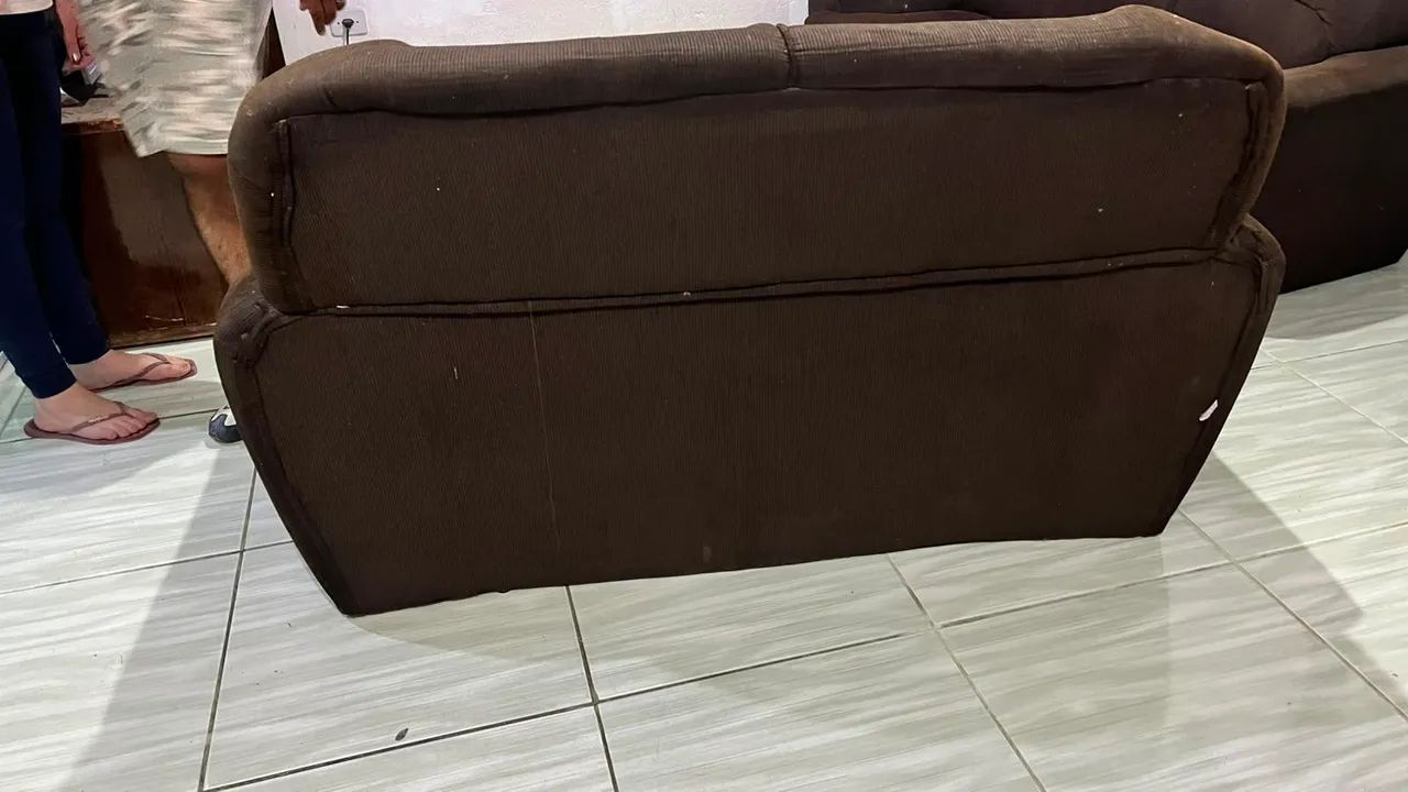 2 Sofás de 3 e 2 lugares  semi-novo de cor marrom  - Foto 3