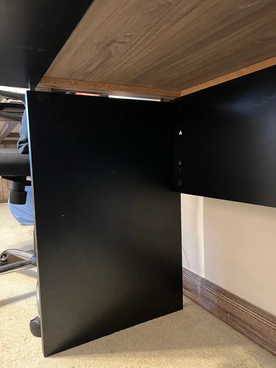 Escrivaninha Home Office - Tampo Amadeirado e Base Preta - Foto 3