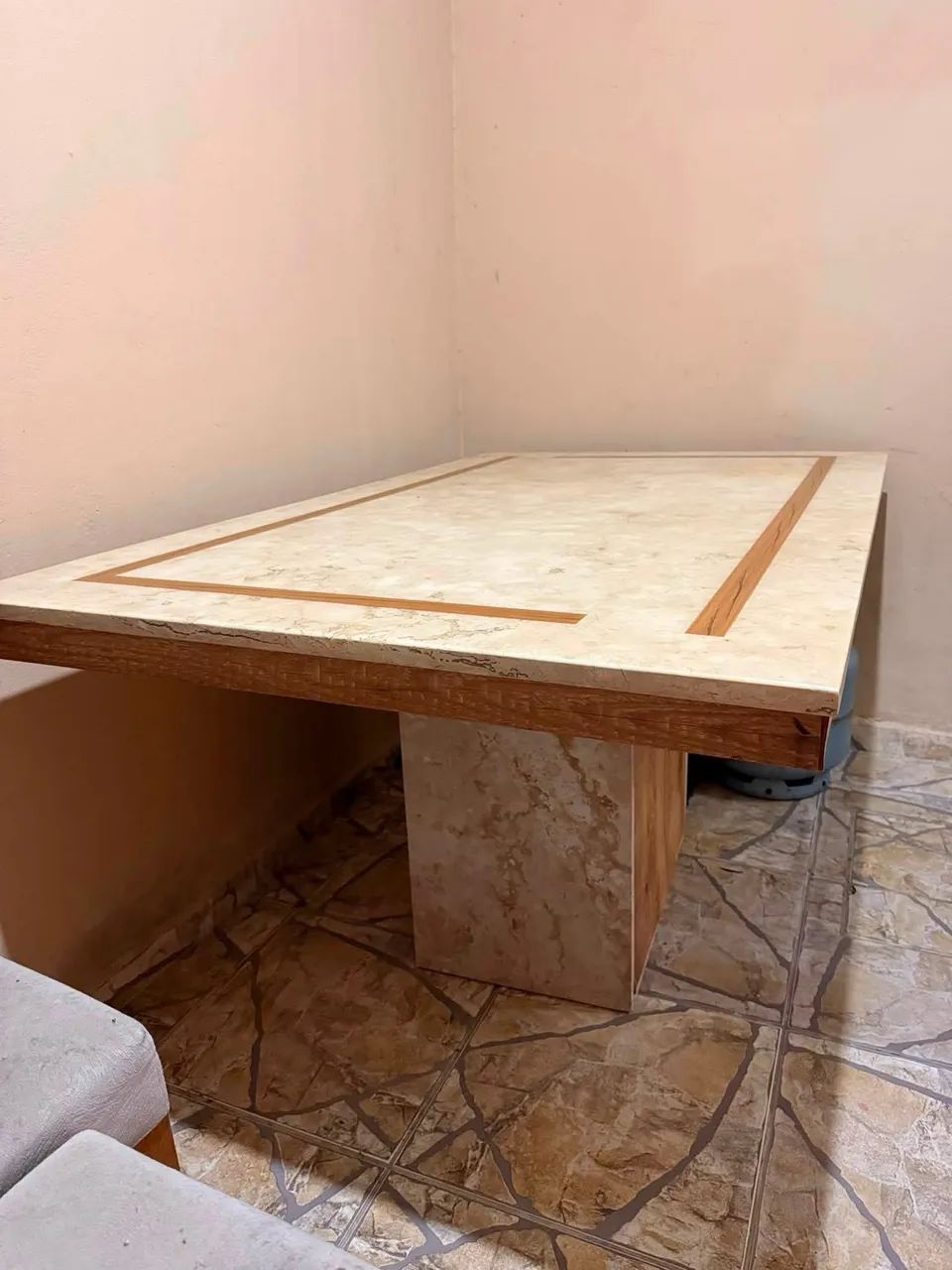 Mesa de Pedra Natural e Madeira