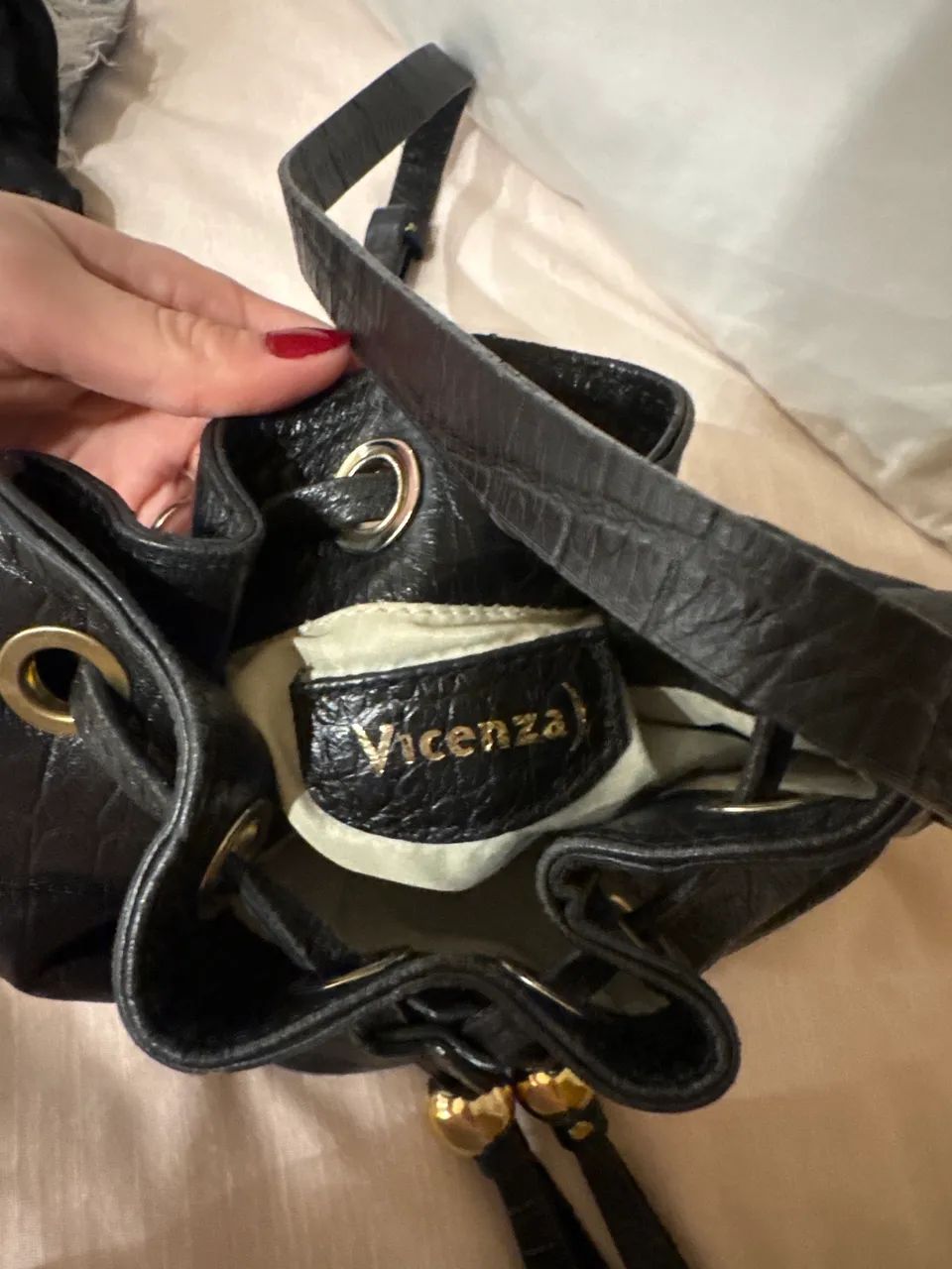 Bolsa Vicenza Couro preta  - Foto 3