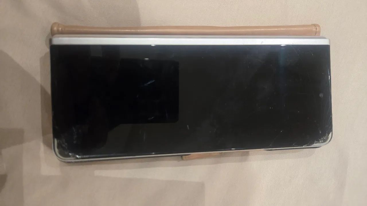 Samsung Galaxy Z Fold3 5G - Funcionando - Tela com avarias - Foto 2