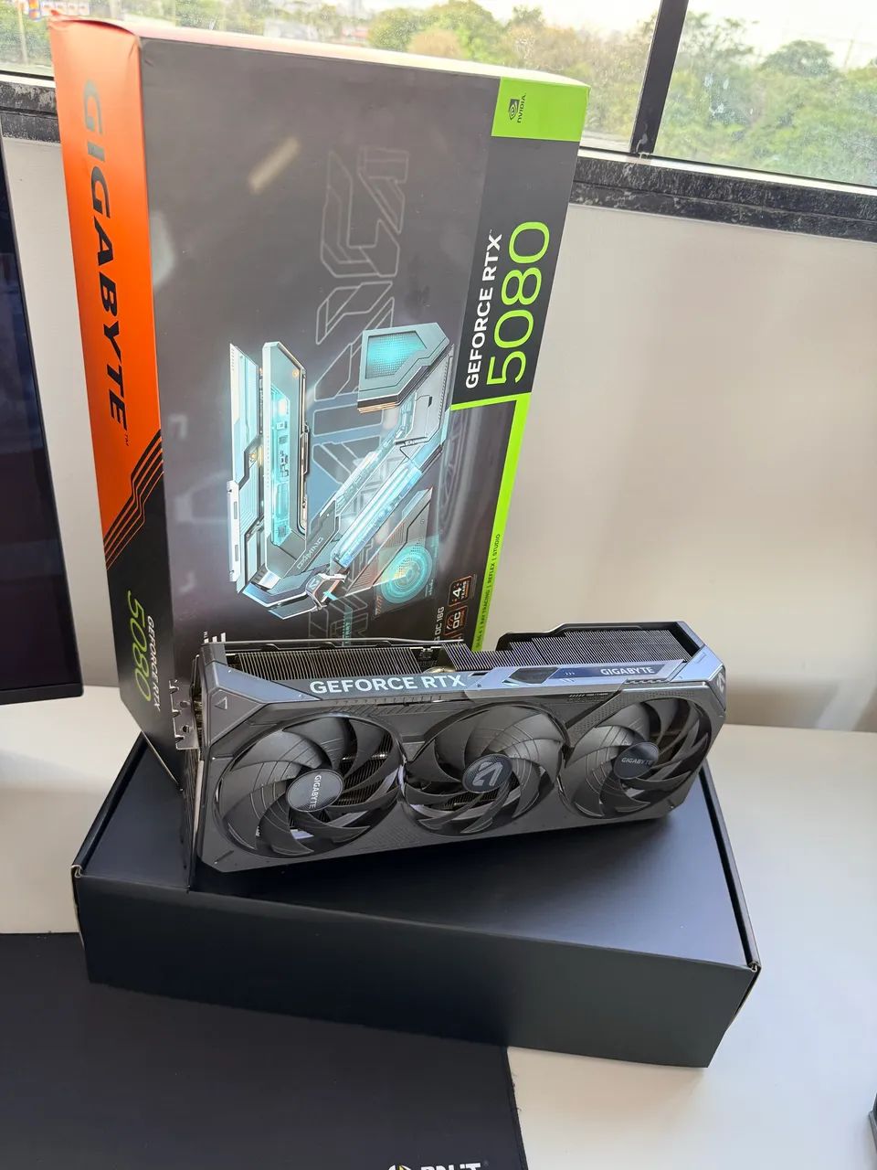 RTX 5080 GIGABYTE OC 16GB  - Foto 2