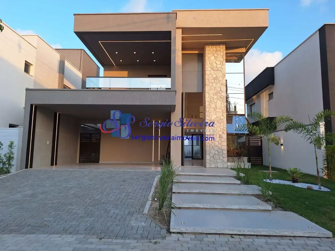 Belíssima casa na Cidade Alpha com 4 suítes