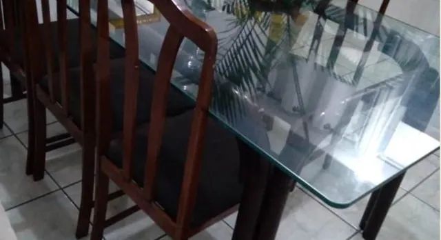 Mesa de jantar com tampo de vidro + 6 cadeiras - Foto 4